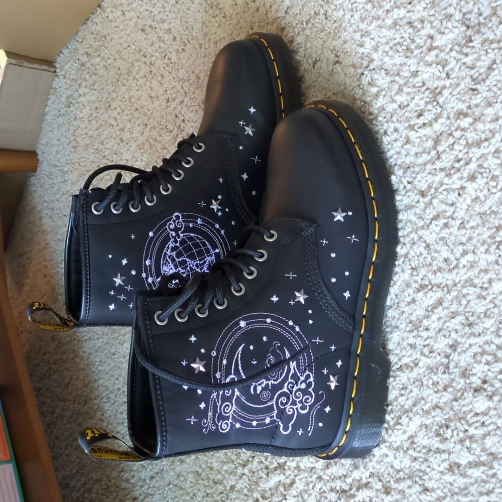 NWOT - Dr. Martens 1460 Cosmic Embroidered Leather Lace Up Boots W7